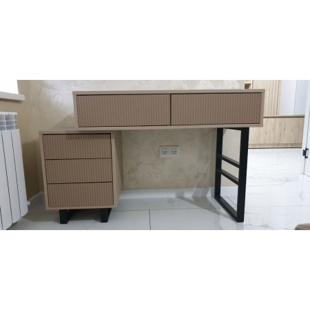 Consolă in stil Loft pentru machiaj A-69 Consolă in stil Loft pentru machiaj A-69